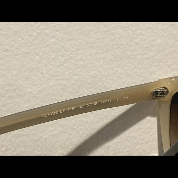 CHANEL 5153 c.1157/3B 64-11-135 2N Polished Black Tan/Brown Gradient Sunglasses - Picture 7 of 7
